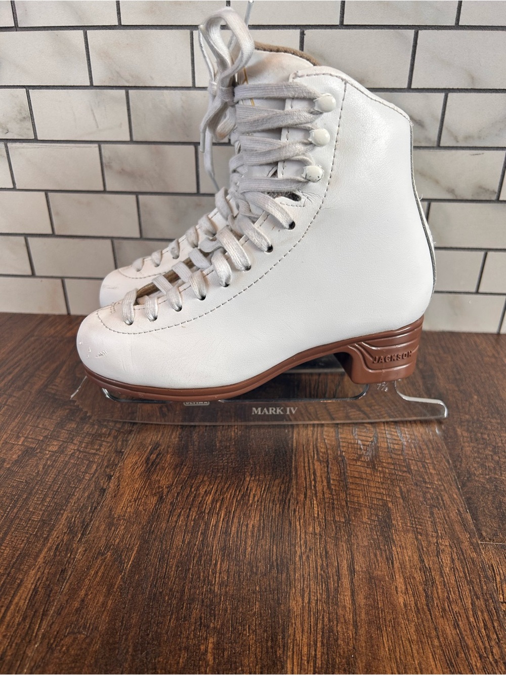 JACKSON White Youth Ice Skates with Brown Sole